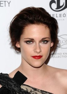 kristen_stewart_cervene_pery_10_2.jpg